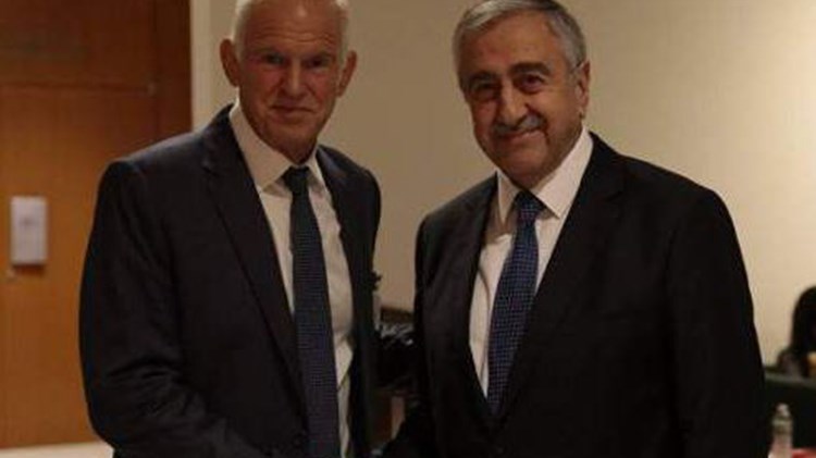 Οργή στην Κύπρο για την πρόσκληση του Ακιντζί από τον Παπανδρέου στη Σοσιαλιστική Διεθνή