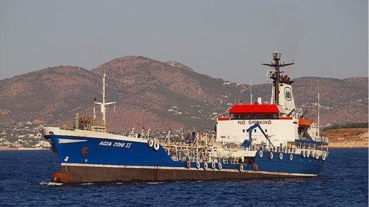 Ξεκίνησε η απάντληση των καυσίμων από το βυθισμένο δεξαμενόπλοιο “Αγία Ζώνη”