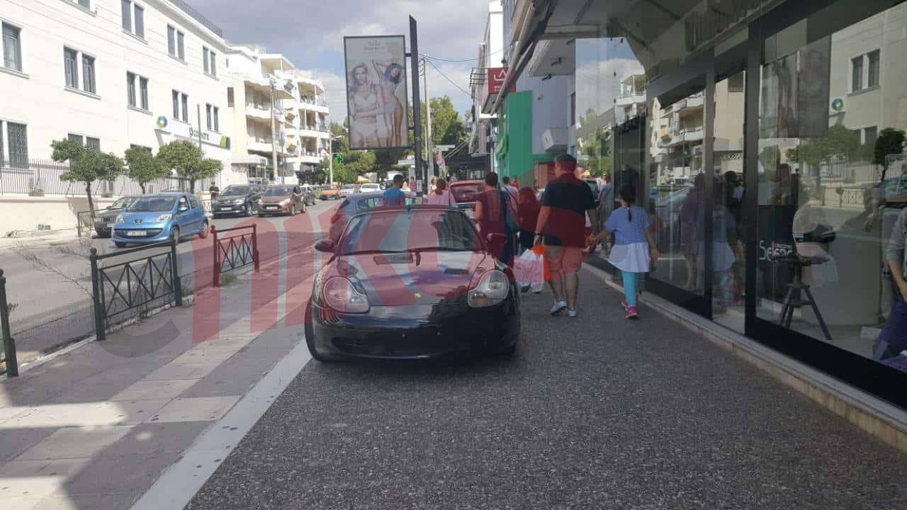 Απύθμενο θράσος: Δείτε παρκάρισμα σε πεζόδρομο του Χαλανδρίου – ΦΩΤΟ αναγνώστη