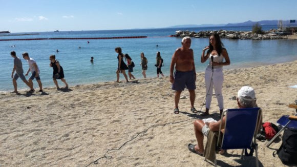 Ηλικιωμένος την έπεσε στην ρεπόρτερ… on air – ΒΙΝΤΕΟ