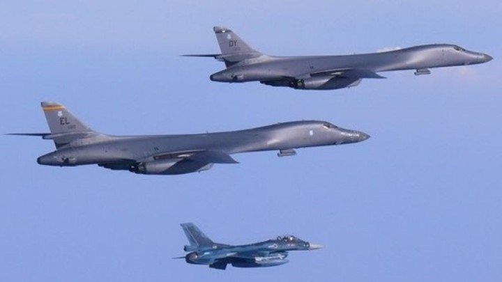 Επίδειξη ισχύος από τις ΗΠΑ: Βομβαρδιστικά πέταξαν ανατολικά των ακτών της Βόρειας Κορέας