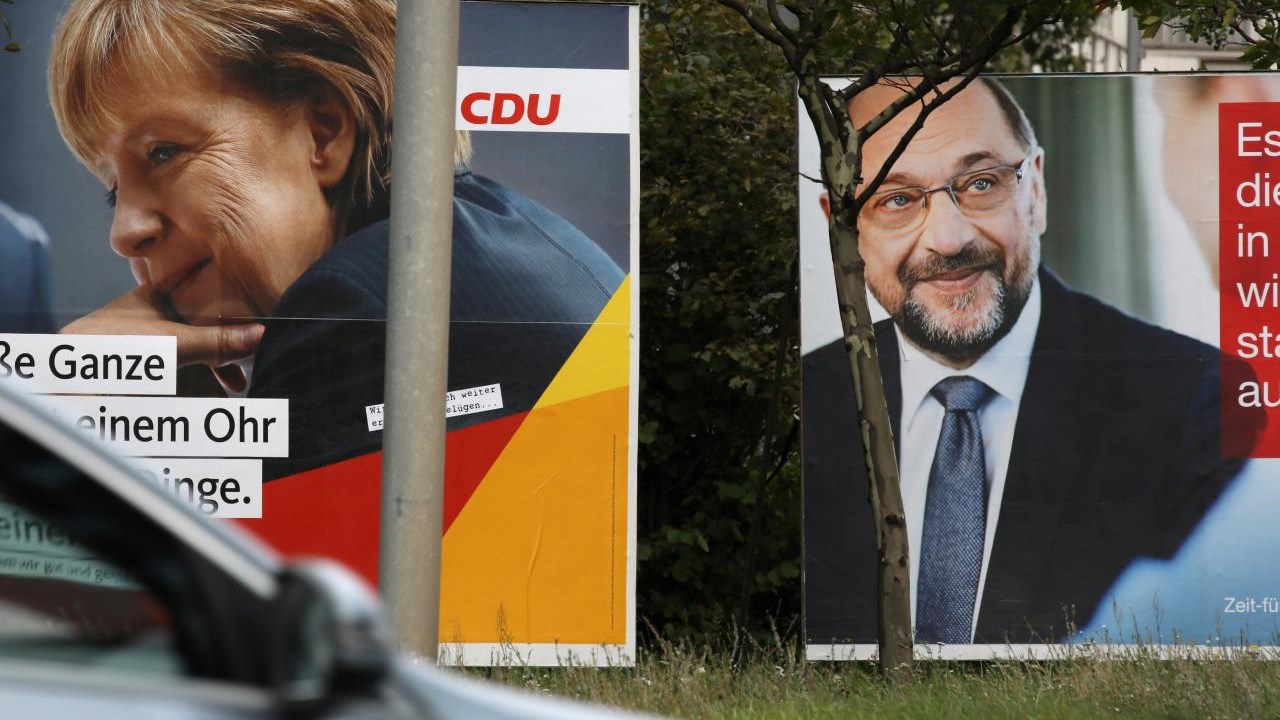 Άνοιξαν οι κάλπες για τους Γερμανούς ψηφοφόρους – Ο ρόλος των αναποφάσιστων και η μάχη για την τρίτη θέση