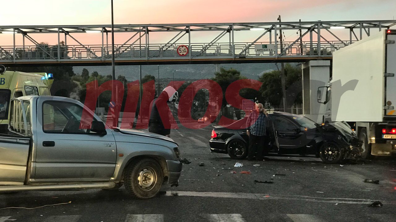 Σοβαρό τροχαίο στον Ασπρόπυργο – Ένας τραυματίας – ΦΩΤΟ αναγνώστη