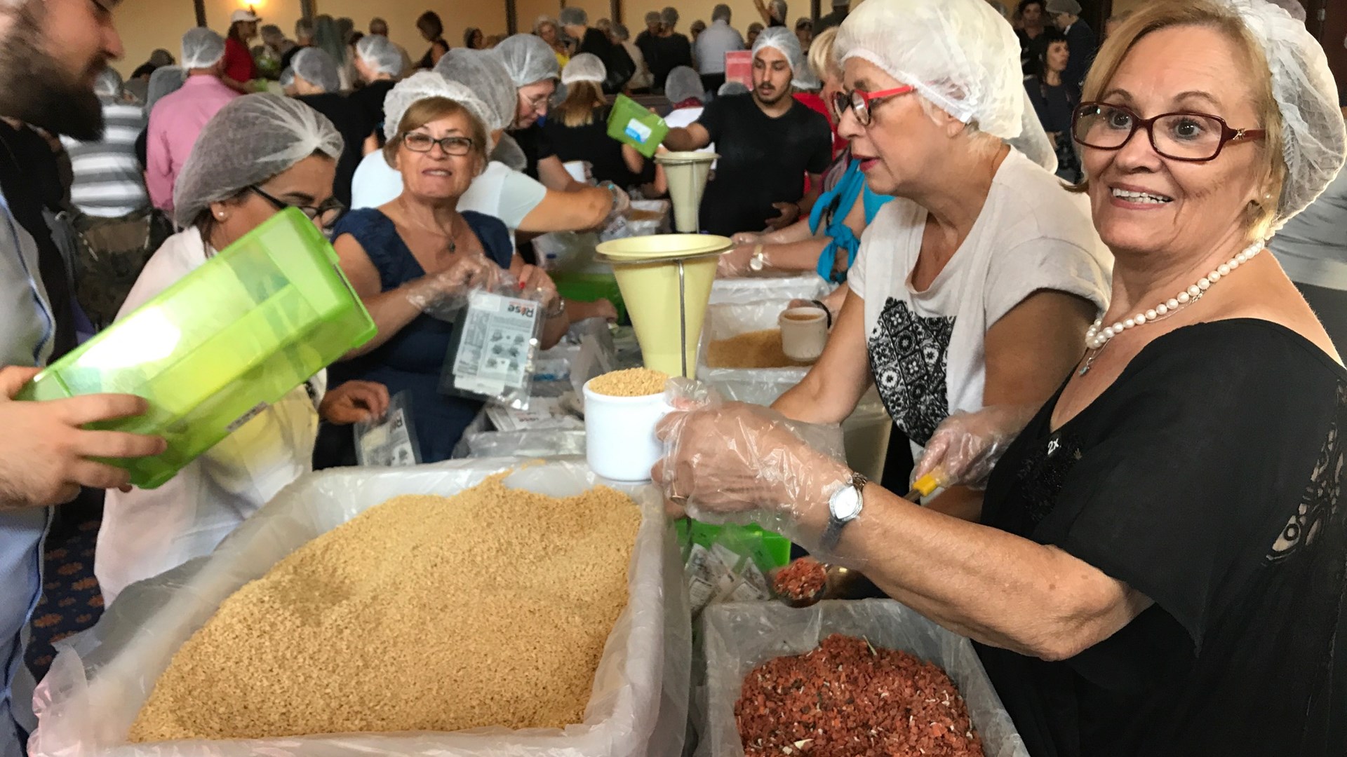 Εκατό χιλιάδες γεύματα για τα παιδιά της Αφρικής ετοιμάστηκαν στη Θεσσαλονίκη