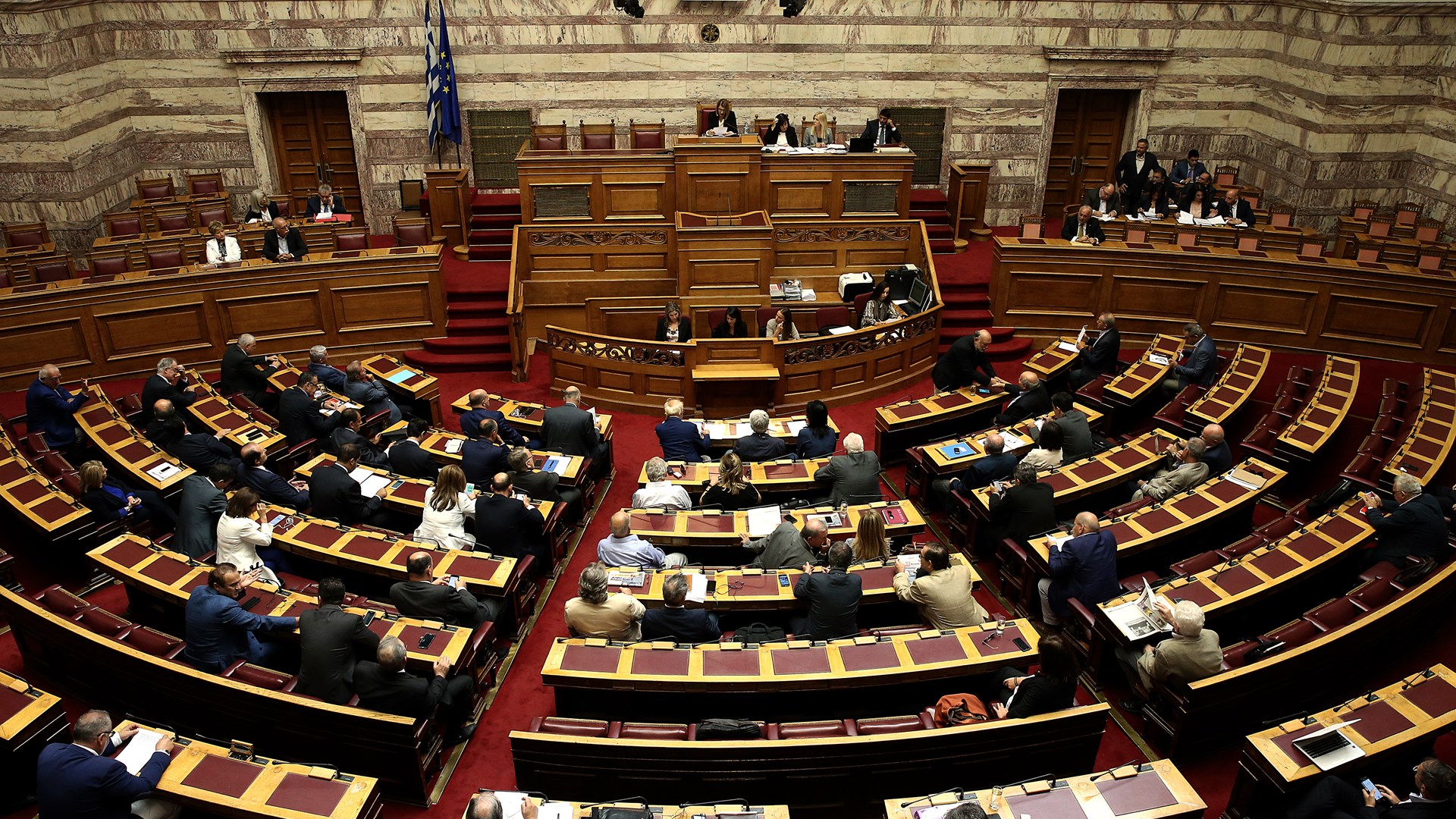 Κόντρα Παπαθεοδώρου – Κοντονή στη Βουλή