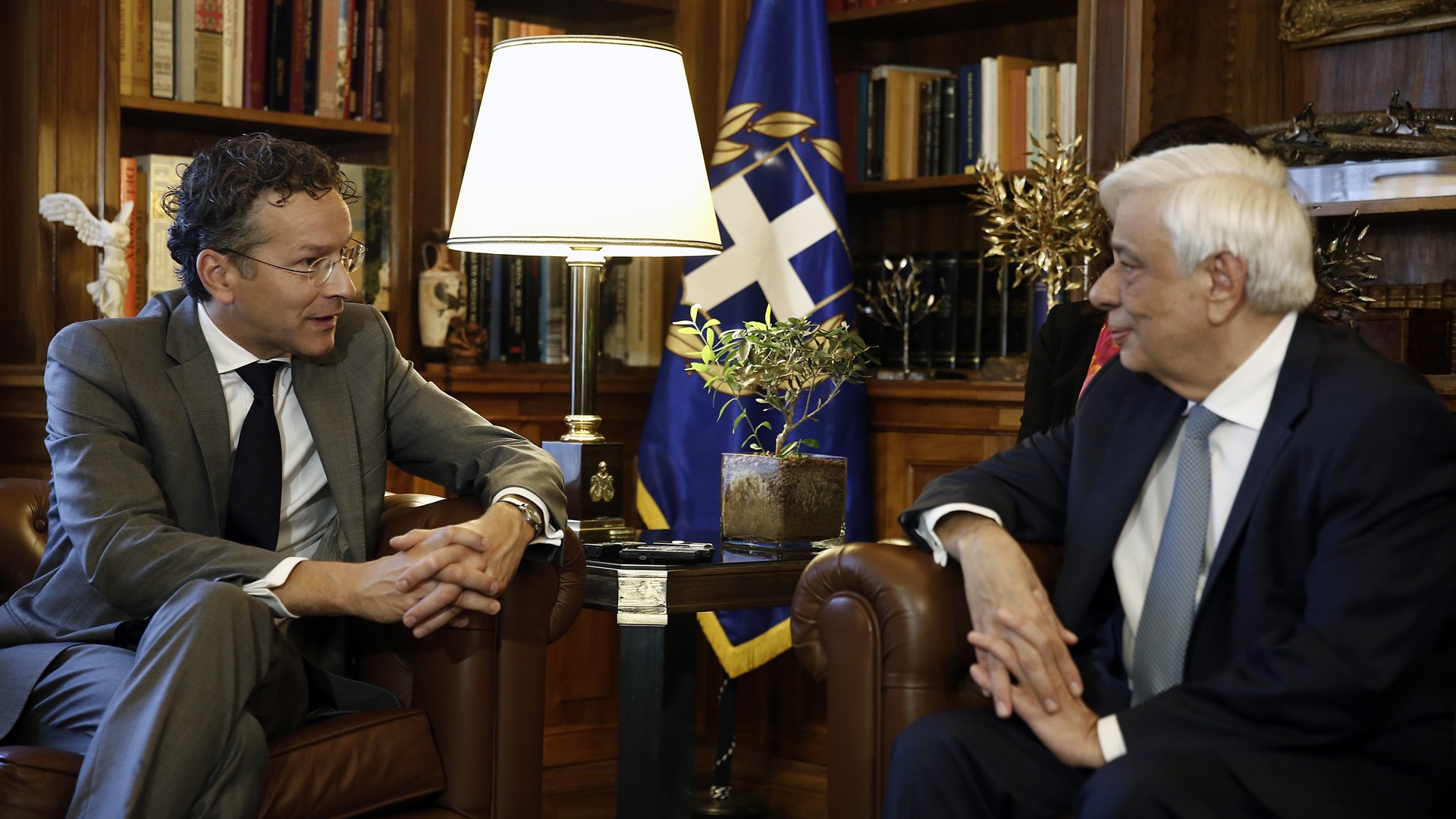 Ο Παυλόπουλος στον Ντάισελμπλουμ: Να κλείσει η αξιολόγηση το συντομότερο – ΦΩΤΟ