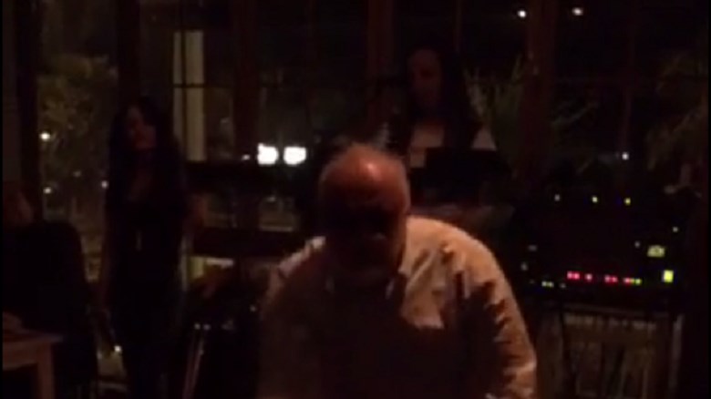 Το ζεϊμπέκικο του Κουρουμπλή στη “γιορτή” του ιδιοκτήτη του «Αγία Ζώνη ΙΙ» – ΒΙΝΤΕΟ