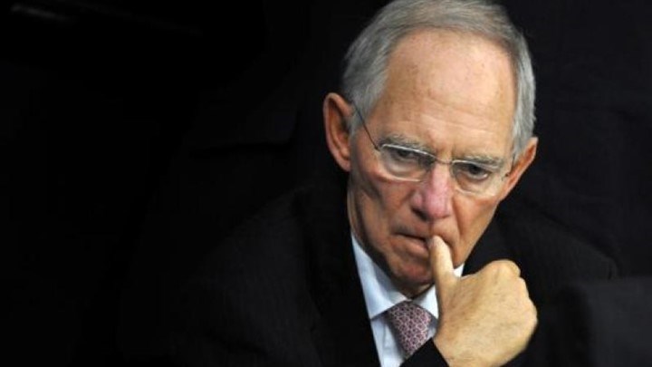 Ο Σόιμπλε δέχεται πιέσεις να αποχωρήσει από την ηγεσία του υπουργείου Οικονομικών