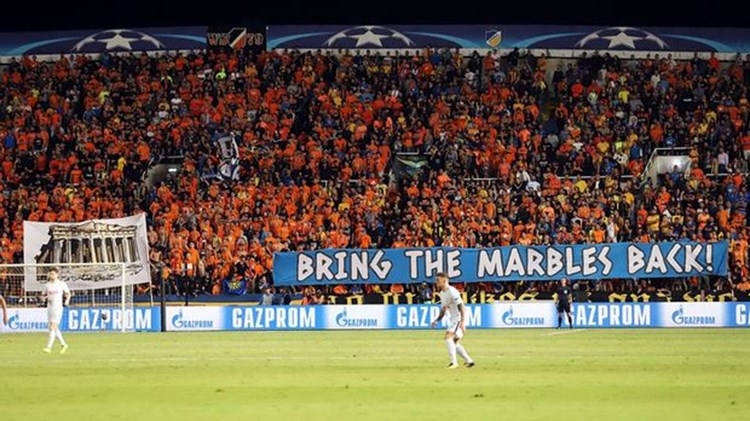 Τα πανό-μήνυμα των φίλων του ΑΠΟΕΛ προς τους Βρετανούς για Γλυπτά του Παρθενώνα – ΒΙΝΤΕΟ – ΦΩΤΟ