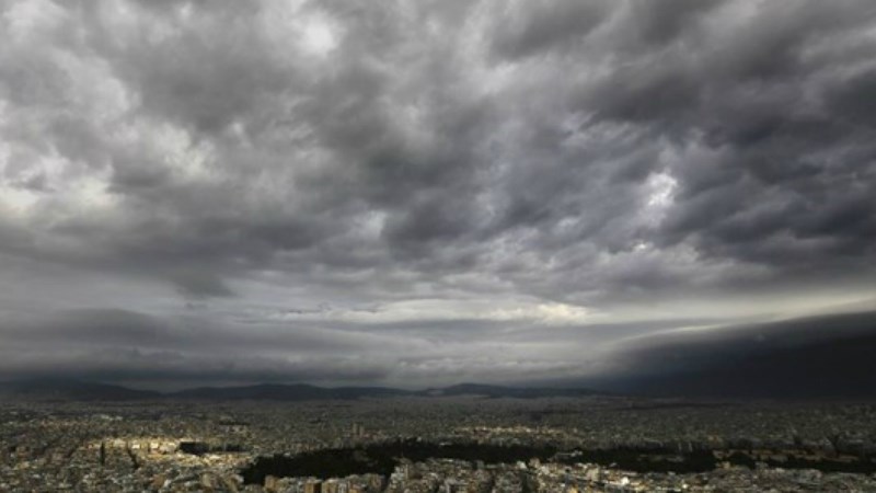 Νεφώσεις με πιθανότητα βροχών και σποραδικών καταιγίδων