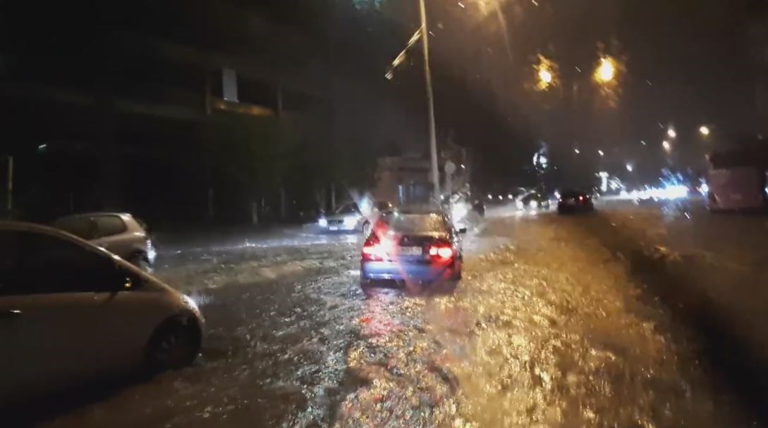 “Βούλιαξε” η Θεσσαλονίκη – Η Πυροσβεστική δέχθηκε περισσότερες από 100 κλήσεις – BINTEO