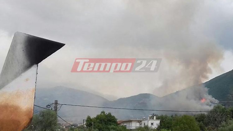 Φωτιά στον Ομπλό Πατρών – Κοντά στα σπίτια οι φλόγες – ΒΙΝΤΕΟ