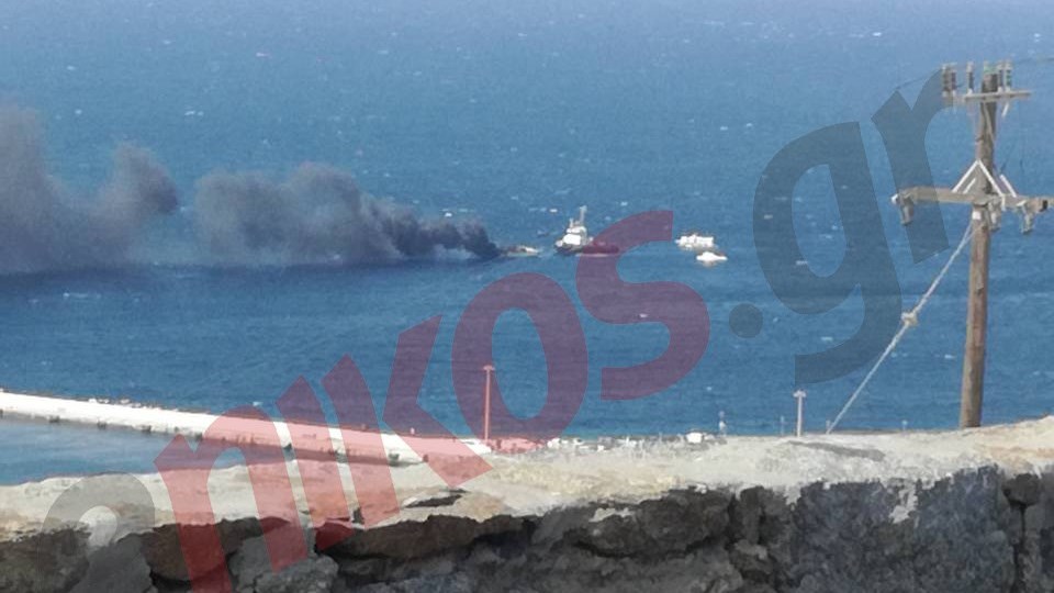 Βυθίστηκε η θαλαμηγός που είχε πάρει φωτιά στη Μύκονο