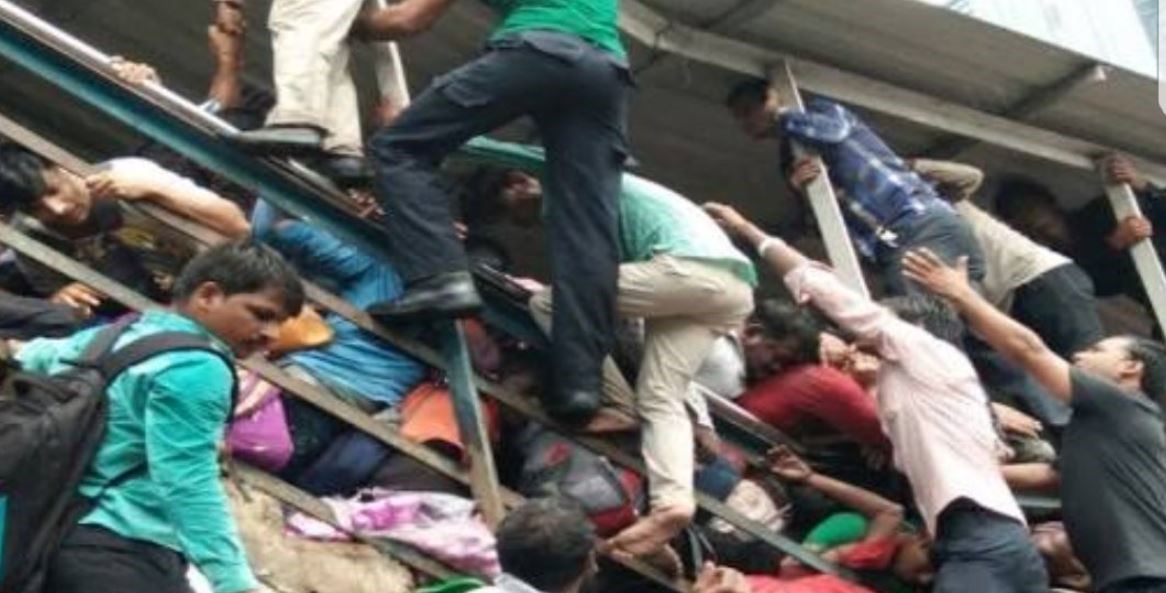 Τραγωδία με 22 νεκρούς στην Ινδία – Ποδοπατήθηκαν σε σιδηροδρομικό σταθμό – ΒΙΝΤΕΟ