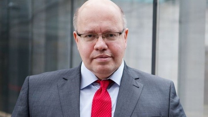 Bloomberg: Το μήνυμα που έστειλε η Μέρκελ με την επιλογή του Αλτμάιερ στο ΥΠΟΙΚ