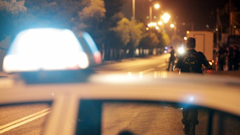 Συναγερμός στο Παλαιό Φάληρο – Ένοπλοι άρπαξαν το υπηρεσιακό αυτοκίνητο αστυνομικού
