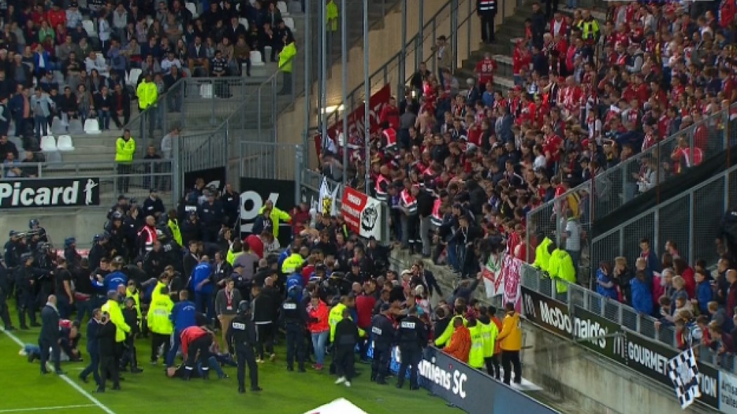 Τουλάχιστον 18 τραυματίες από την υποχώρηση κιγκλιδώματος σε γήπεδο της Γαλλίας