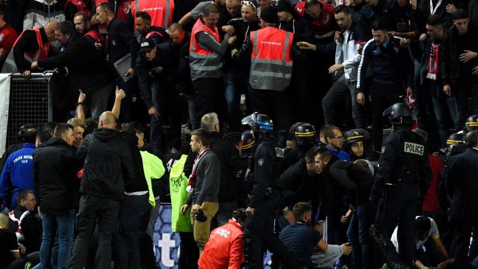 Αυξάνεται ο αριθμός των τραυματιών από την υποχώρηση κιγκλιδώματος σε γήπεδο της Γαλλίας