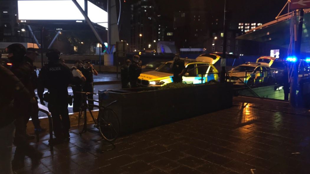 Νέες εικόνες από το σημείο του συναγερμού στο Λονδίνο – ΒΙΝΤΕΟ – ΦΩΤΟ – ΤΩΡΑ