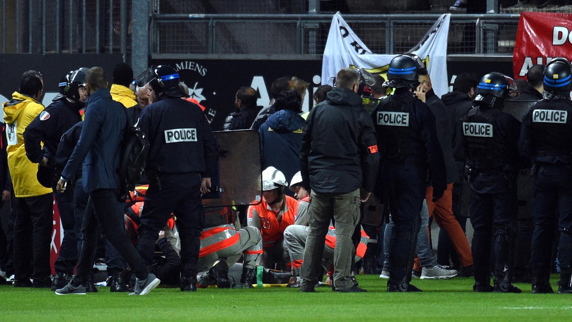 Εισαγγελική έρευνα για την υποχώρηση του κιγκλιδώματος στην Αμιέν – Στους 29 ανήλθαν οι τραυματίες – ΒΙΝΤΕΟ