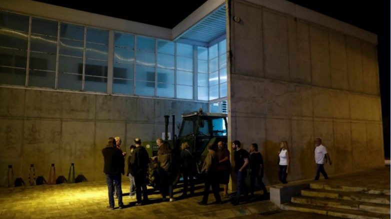 Σχηματίστηκαν, ήδη, οι πρώτες ουρές έξω από εκλογικά κέντρα στην Καταλονία