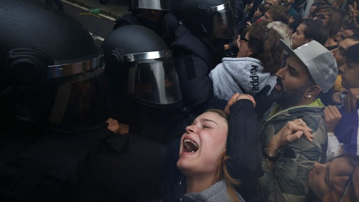 Αιματηρό δημοψήφισμα στην Καταλονία – Πρωτοφανείς σκηνές βίας και εκατοντάδες τραυματίες – ΒΙΝΤΕΟ – ΦΩΤΟ