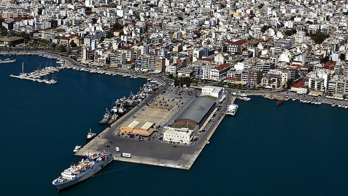 Βυθίστηκε σκάφος μέσα στο λιμάνι του Βόλου