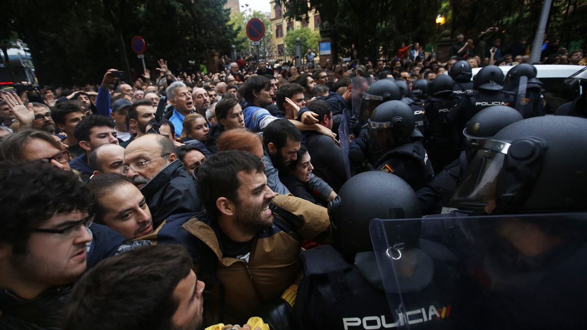 Δύο τραυματίες από πλαστικές σφαίρες της αστυνομίας στη Βαρκελώνη