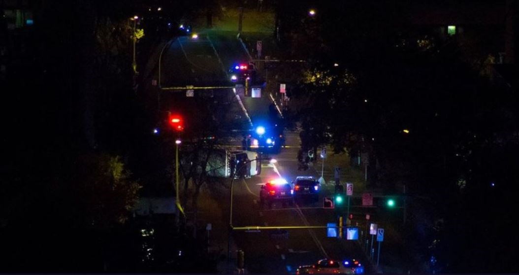 Συναγερμός στον Καναδά – Άνδρας μαχαίρωσε αστυνομικό και παρέσυρε πεζούς με φορτηγό