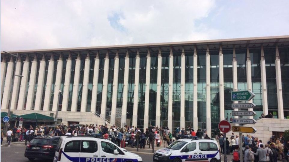 Επίθεση με μαχαίρι σε σιδηροδρομικό σταθμό στη Μασσαλία – Νεκρές δύο γυναίκες – ΦΩΤΟ – BINTEO