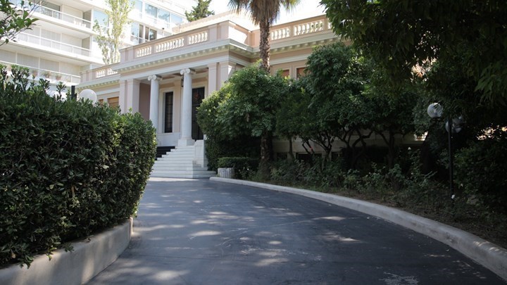 Μαξίμου: Η κυβέρνηση προχωρά αρραγής και θα βγάλει τη χώρα από την κρίση