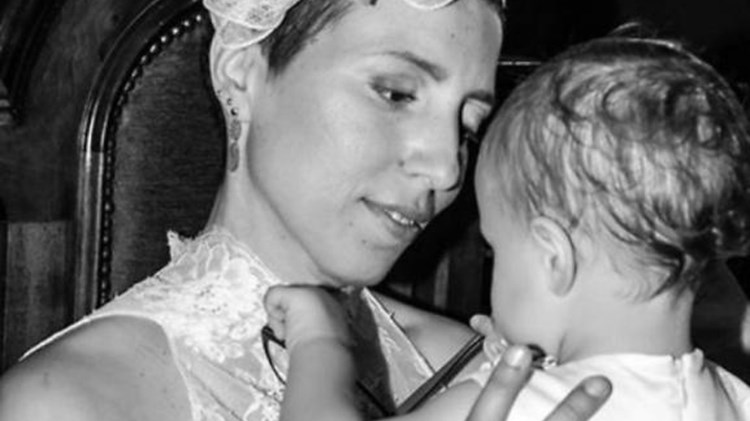 Η 40χρονη που έχασε τη μάχη με τον καρκίνο και άφησε στην κόρη της δώρα μέχρι να ενηλικιωθεί