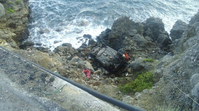 Αυτοκίνητο έπεσε σε γκρεμό στην Κρήτη – ΦΩΤΟ