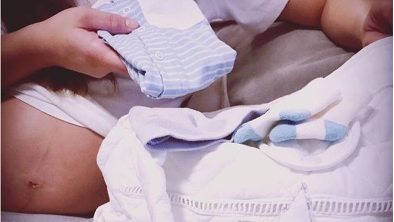 Γνωστή τραγουδίστρια ετοιμάζεται για… το μαιευτήριο – ΦΩΤΟ