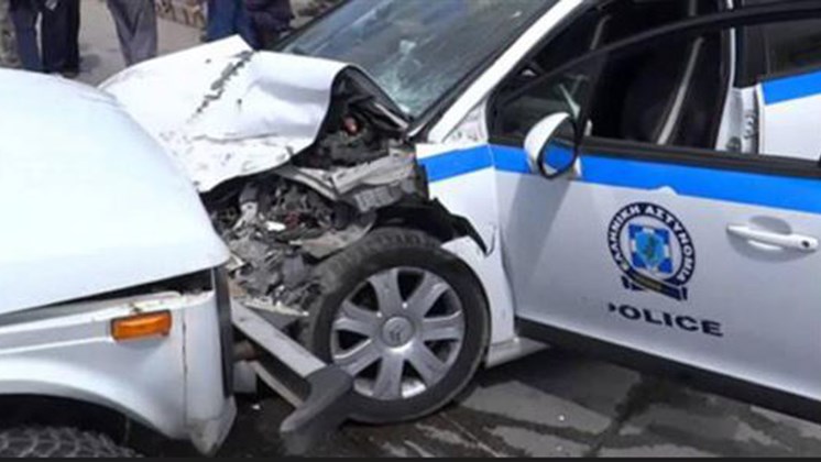 Κλέφτες εμβόλισαν περιπολικό για να διαφύγουν – ΦΩΤΟ
