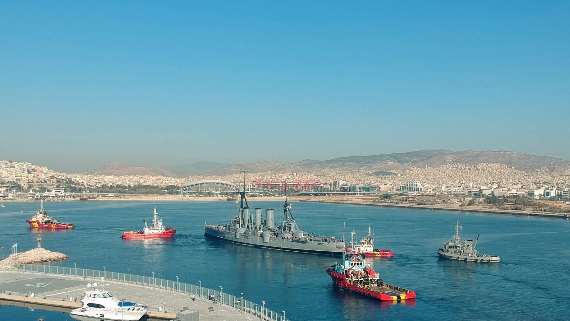 Εντυπωσιακές εικόνες από τον απόπλου του θωρηκτού “Αβέρωφ” – ΦΩΤΟ