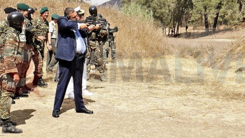 Όταν ο Πάνος Καμμένος πήρε το… όπλο του – ΦΩΤΟ