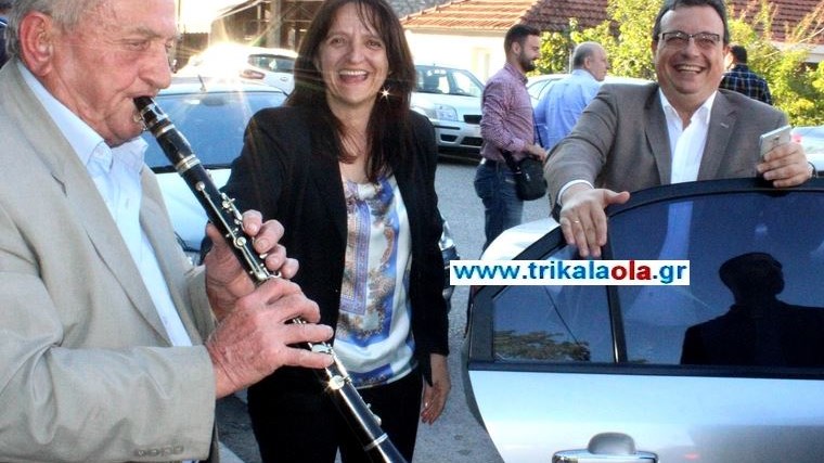 Με… κλαρίνο υποδέχτηκαν τον Φάμελλο στα Τρίκαλα – ΒΙΝΤΕΟ