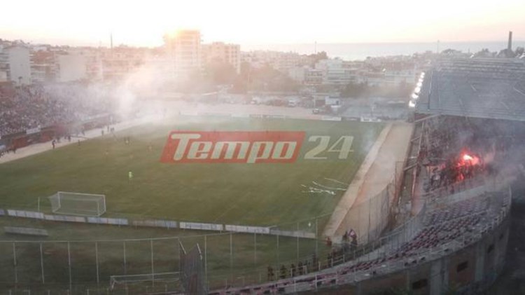 Φωτιά κοντά στο γήπεδο της Παναχαϊκής από φωτοβολίδα – ΒΙΝΤΕΟ