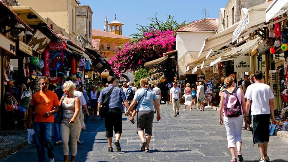 Ποιες περιοχές της Ελλάδας προτιμούν οι ξένοι τουρίστες και πόσα ξοδεύουν
