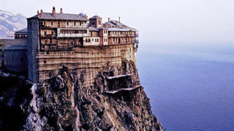 Ηχηρή παρέμβαση του Αγίου Όρους για την αλλαγή φύλου