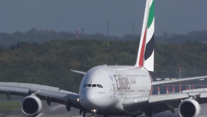 Προσγείωση Airbus A380 που κόβει την ανάσα στο αεροδρόμιο του Ντίσελντορφ – ΒΙΝΤΕΟ