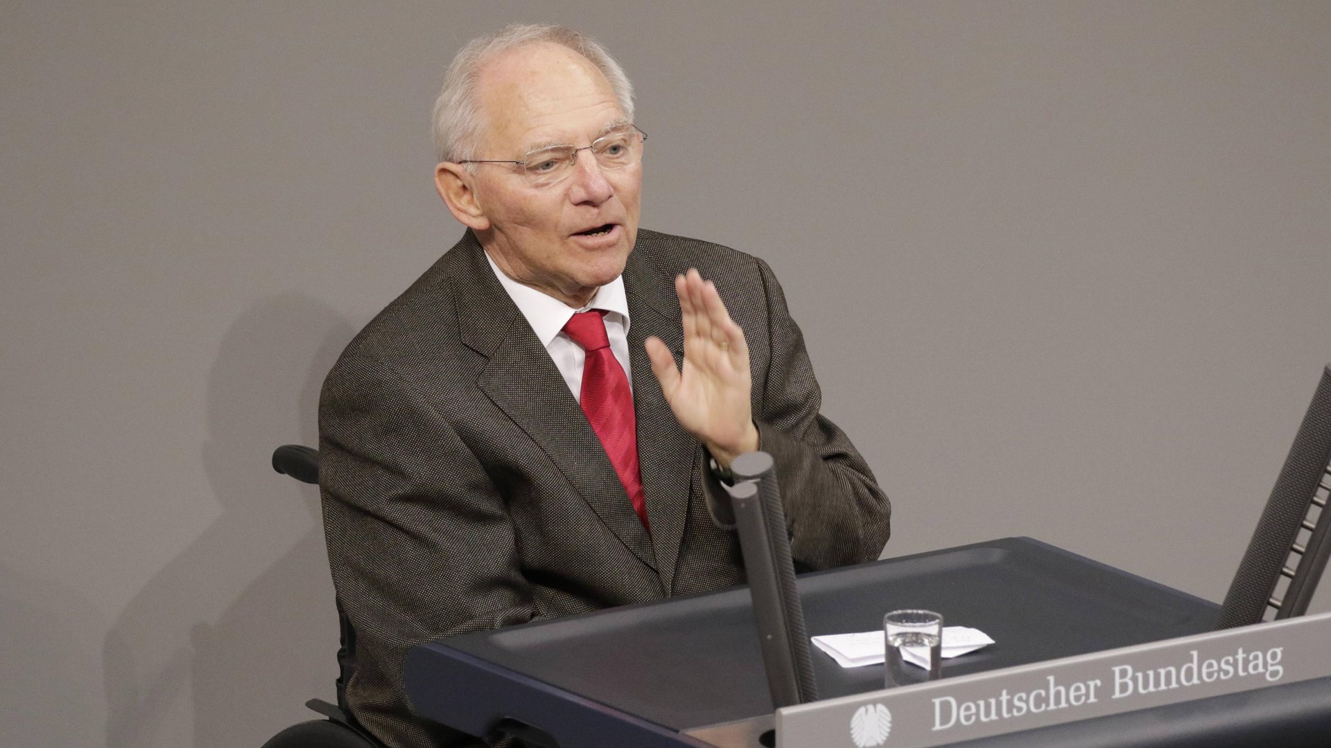 Ο Σόιμπλε λέει «ναι» στη μετατροπή του ESM σε Ευρωπαϊκό Νομισματικό Ταμείο