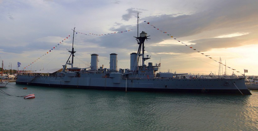 Το θρυλικό θωρηκτό “Αβέρωφ” στο λιμάνι της Θεσσαλονίκης