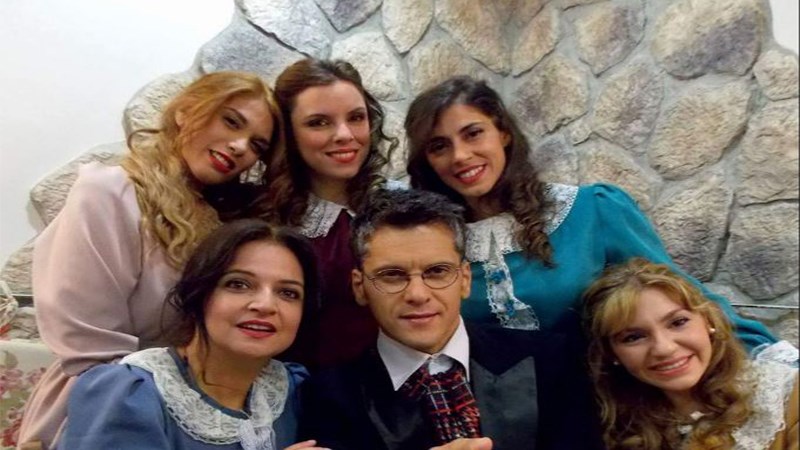 Οι Μικρές Κυρίες ποζάρουν στο enikos.gr