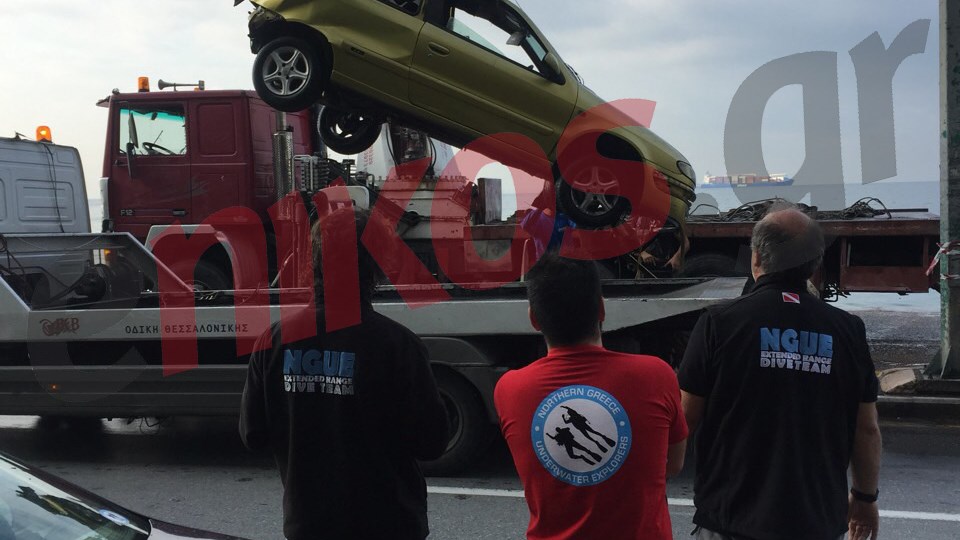 Η στιγμή της ανέλκυσης του αυτοκινήτου που είχε πέσει στον Θερμαϊκό – ΦΩΤΟ – ΒΙΝΤΕΟ αναγνώστη