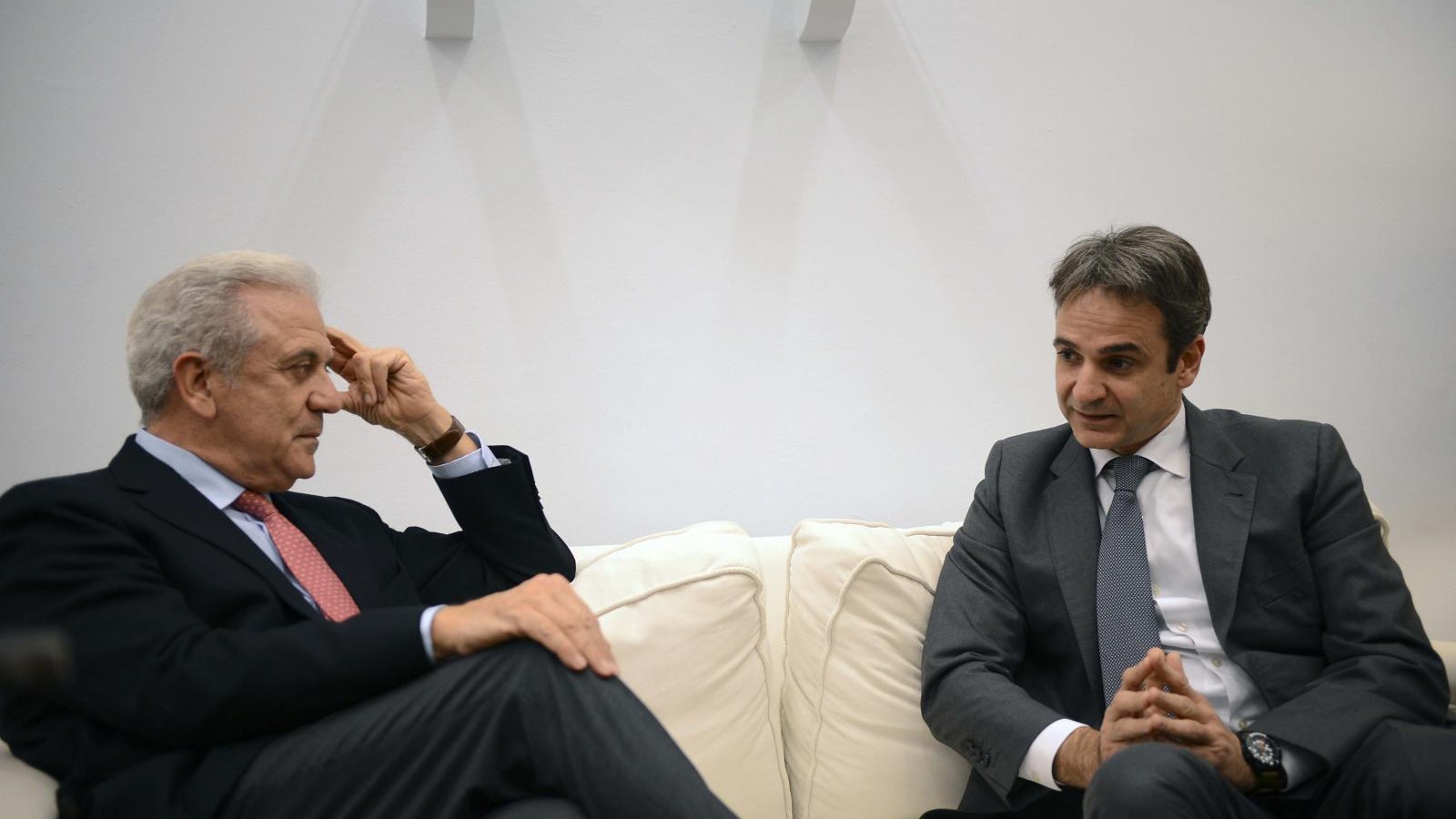 Το μεταναστευτικό συζήτησαν Μητσοτάκης – Αβραμόπουλος κατά τη συνάντησή τους