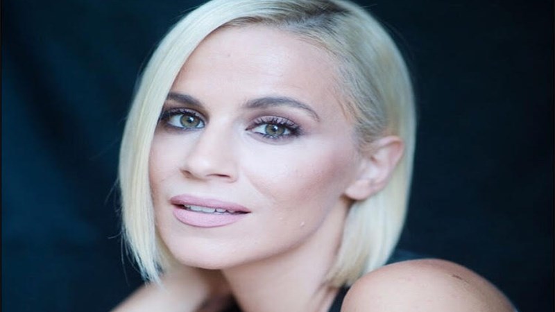 Από την Evita στο Grease η Μπουλέ!