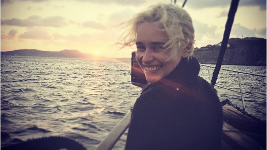 Η «Μητέρα των Δράκων» κάνει διακοπές στην Ελλάδα – ΦΩΤΟ