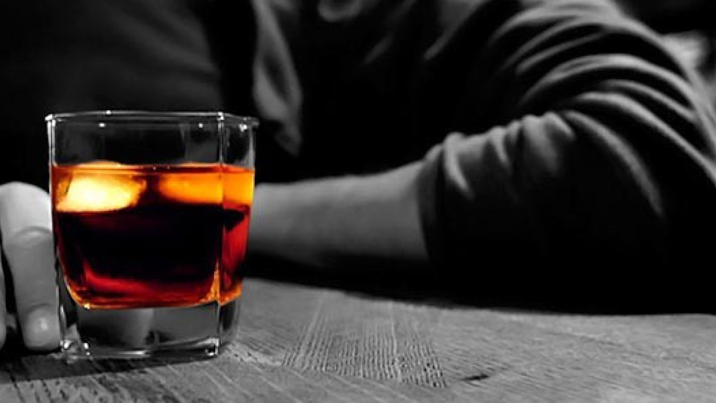 Η οικονομική κρίση οδήγησε τους Έλληνες στο αλκοόλ